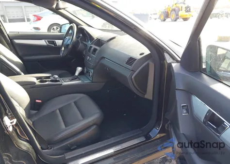 2011 Mercedes-Benz C 300 Sport 4Matic из США, поврежденный, VIN WDDGF8BB9BR169240